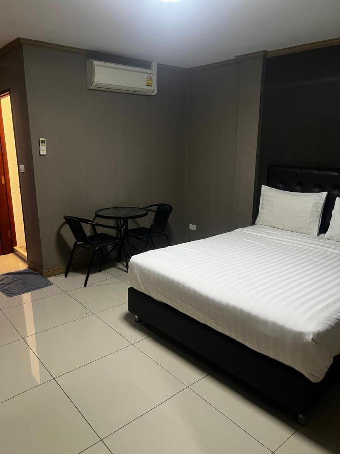 Apsara Inn Pattaya Buitenkant foto