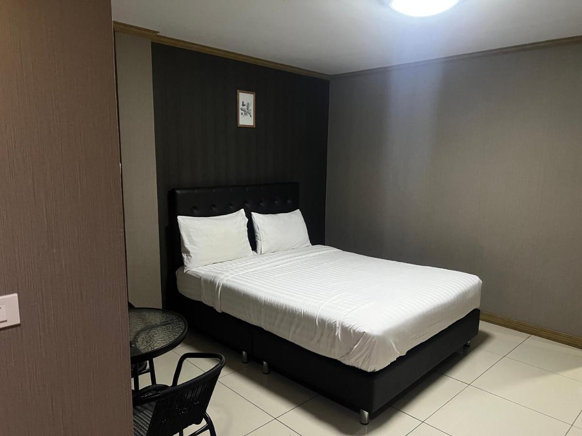 Apsara Inn Pattaya Buitenkant foto
