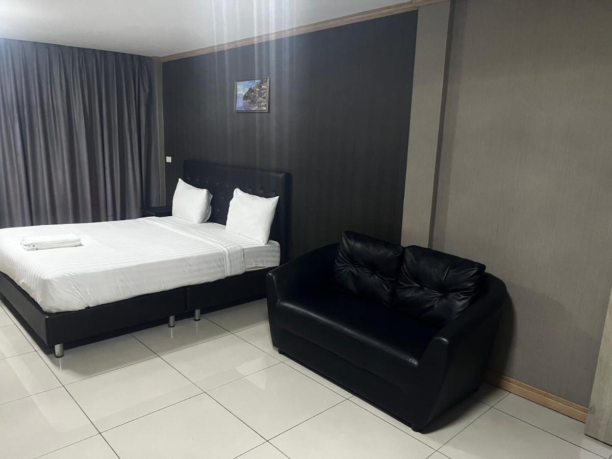 Apsara Inn Pattaya Buitenkant foto