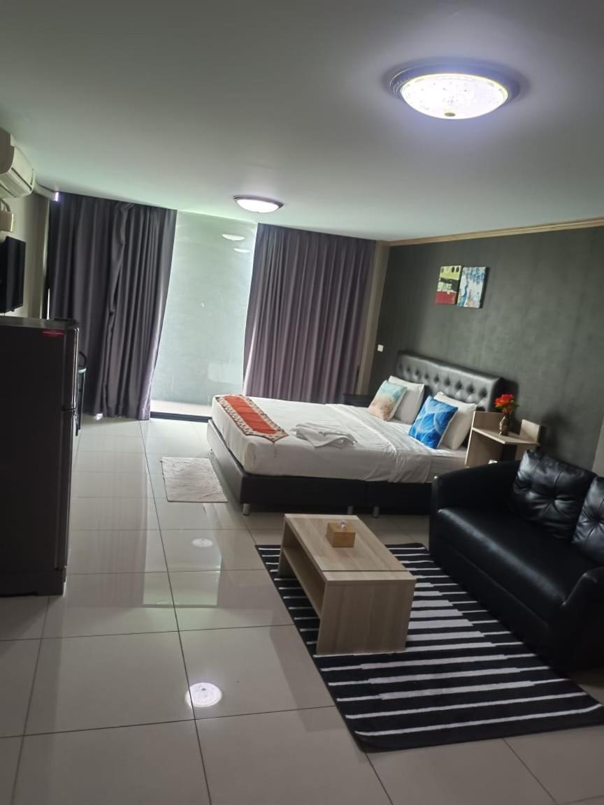 Apsara Inn Pattaya Buitenkant foto
